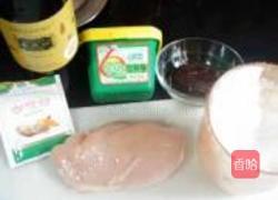 酱烤鸡肉汉堡的做法图解1