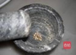 猪红韭菜粥的做法图解4