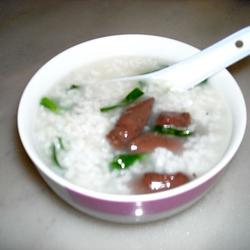 猪红韭菜粥的做法[图]