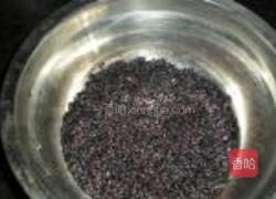 燕麦黑米粥的做法图解1