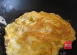 鸡蛋虾米生菜炒饭的做法图解2