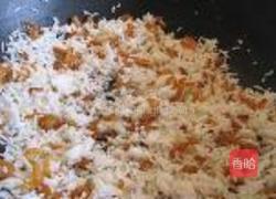 鸡蛋虾米生菜炒饭的做法图解6