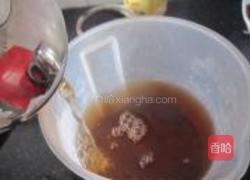 龟苓膏红茶蜂蜜饮的做法图解3