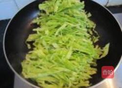 茄汁年糕包菜的做法图解3