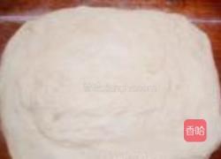 佛手豆沙面包的做法图解1