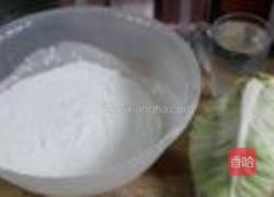 包菜烹汤团的做法图解1