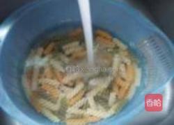 茄酱鸡丝螺丝意面的做法图解3