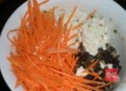 胡萝卜豆腐馅饼的做法图解2