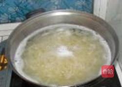 芹菜红椒炒面的做法图解3