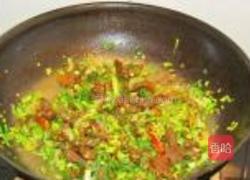 芹菜红椒炒面的做法图解4