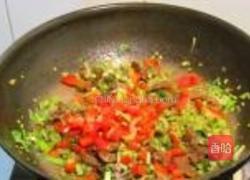 芹菜红椒炒面的做法图解5