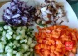 彩蔬炒饭的做法图解2