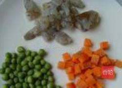 菠萝虾仁炒饭的做法图解2