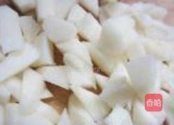 牛奶雪梨白果汤的做法图解3