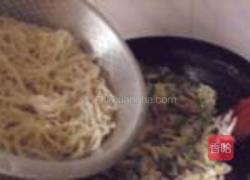 茭白肉丝炒面的做法图解12