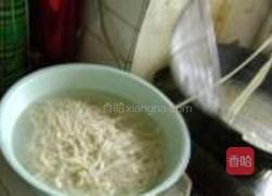 墨鱼韭菜面的做法图解12