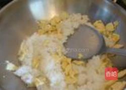 葱香蛋炒饭的做法图解5
