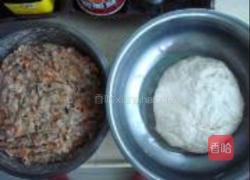 红萝卜冬菇肉馅饼的做法图解1