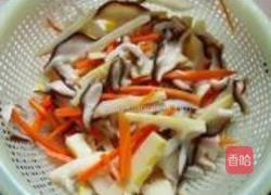 鱿鱼酸辣汤的做法图解2