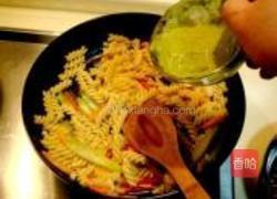 绿酱虾球螺丝面的做法图解17