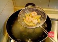 绿酱虾球螺丝面的做法图解12