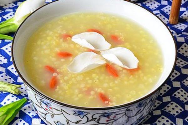 栀子花枸杞小米粥