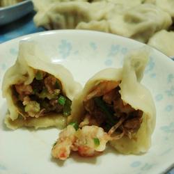 芹菜猪肉鲜虾水饺的做法[图]