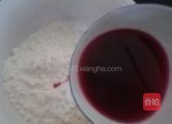 粉色面条的做法图解4