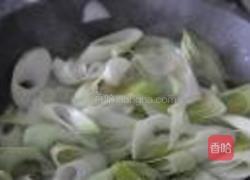 土豆大葱三文鱼馅饼的做法图解3