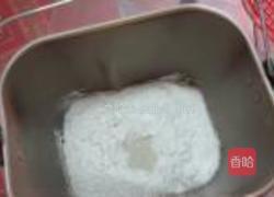 牛奶面包的做法图解1