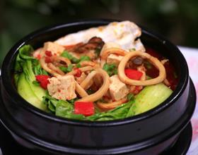石锅牡蛎鱿鱼豆腐汤