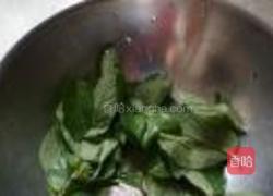 薄荷黑巧克力冰淇淋的做法图解1