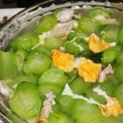 咸蛋肉片丝瓜汤的做法[图]