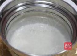 皮蛋瘦肉粥的做法图解1