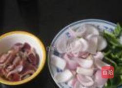 洋葱鸡胗意面的做法图解2