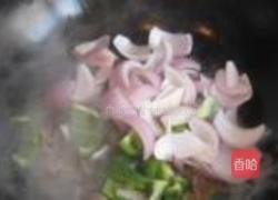 洋葱鸡胗意面的做法图解4