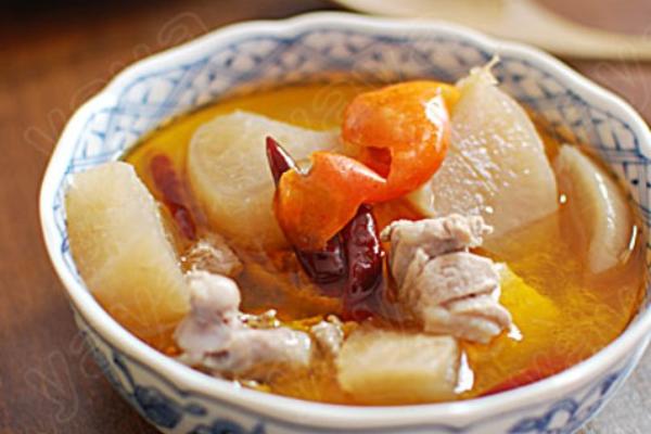 酸萝卜鸭腿汤