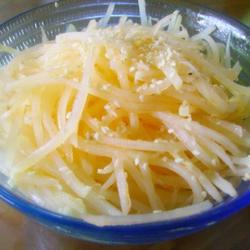 芝麻蒜香土豆丝的做法[图]