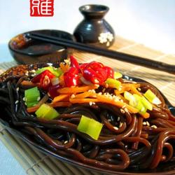 凉拌蕨根粉的做法[图]