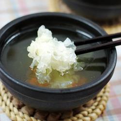 银耳枸杞母鸡汤的做法[图]
