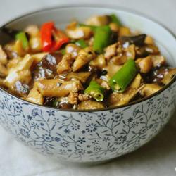 香菇焖烧鸡腿的做法[图]