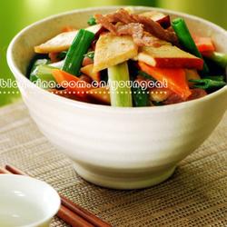 熏干香蒜炒肉丝的做法[图]