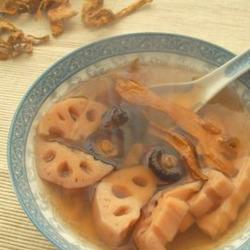 鸡棕菌莲藕汤的做法[图]