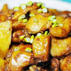 三黄鸡炖土豆的做法[图]
