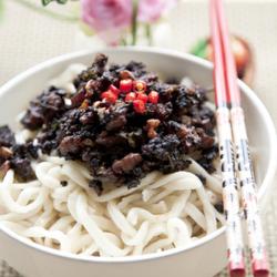 风味芫香杂酱面的做法[图]