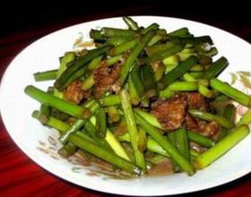孜然羊肉炒蒜苔