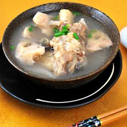 莲藕棒骨汤的做法[图]