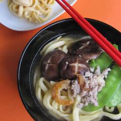 兰豆鲜菇肉丝汤配鸡蛋面的做法[图]