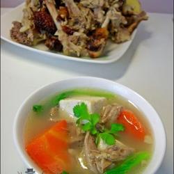 胡萝卜鸭架汤的做法[图]