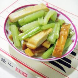 芹菜素炒五香豆干的做法[图]